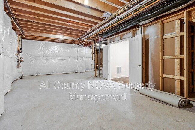 Building Photo - 11010 N Riding Rd