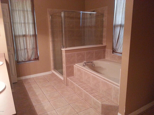 Building Photo - 1831 Barrington Cir