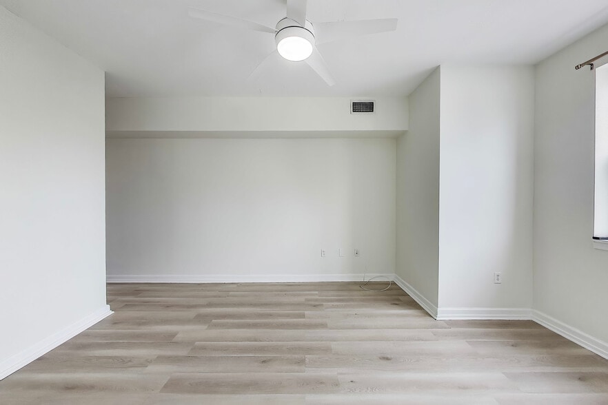 Building Photo - 5 E 14th Pl