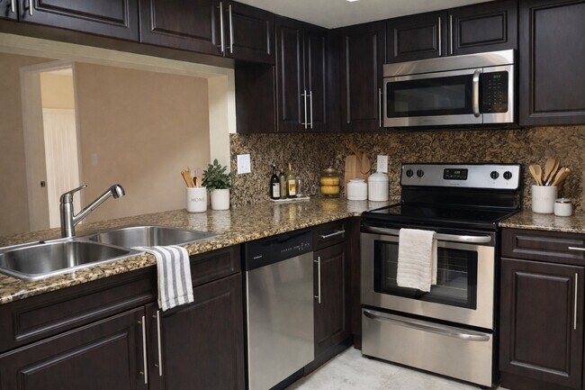 Building Photo - 3319 NW 101st Ave