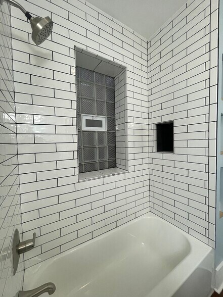 Building Photo - 3555 S King Dr