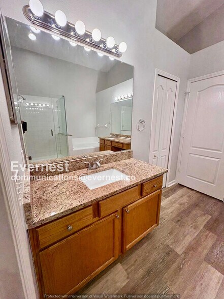 Building Photo - 10433 Hunters Haven Blvd