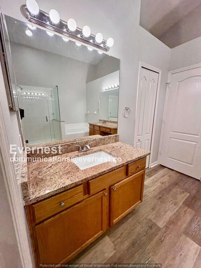 Building Photo - 4 Bed/2 Bath Home with Garage / Pet-Friendly / Coming Soon!