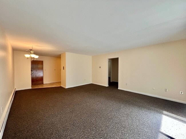 Building Photo - 33 Paul St