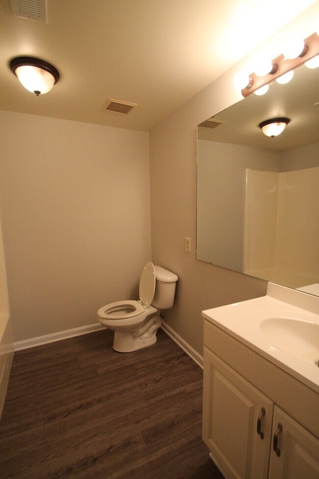 Building Photo - 1635 Cedarview Ct