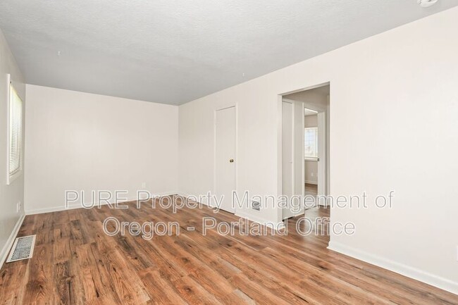 Building Photo - 6924 N Amherst St
