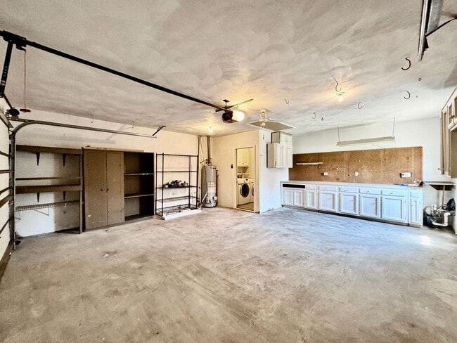 Building Photo - A Ranch Home In Great Neck!  Ready NOW!  P...