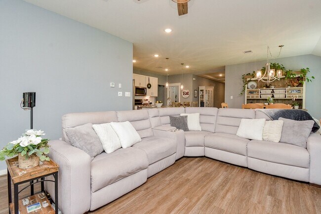 Building Photo - 31430 Stone Ridge Forest Dr