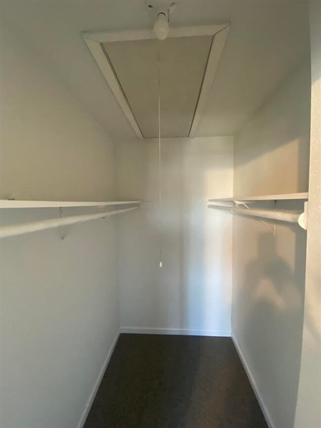 Building Photo - 992 Park Meadow Dr