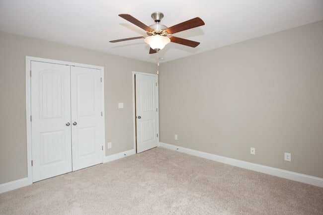 Building Photo - Beautiful home in Gated Community of Woodlake