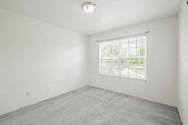 Building Photo - Spacious 4BD, 3.5BA Aurora Highlands Home ...