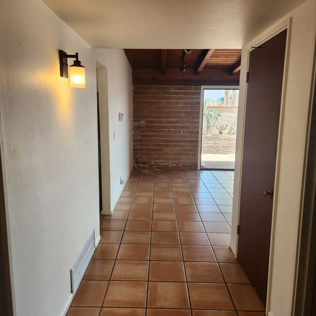 Building Photo - $1,995.00 Love this Midtown Midcentury 3 b...