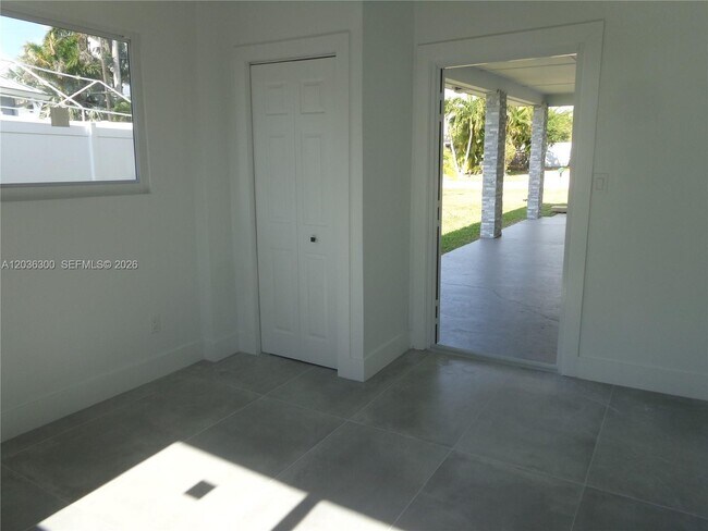 Building Photo - 1565 Thumb Point Dr