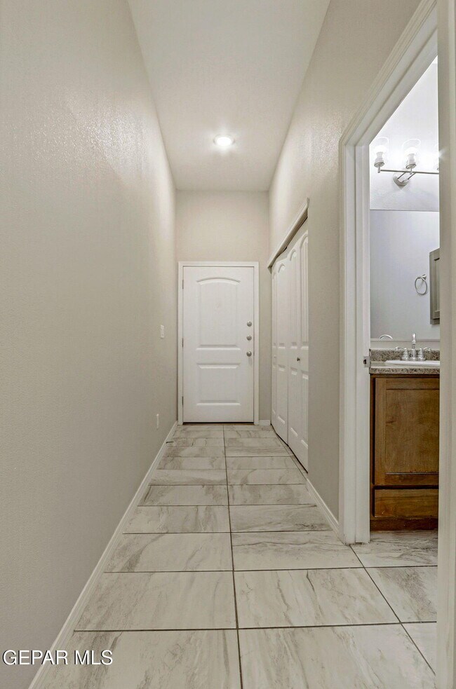 Building Photo - 714 HC Gilbert Minjares Dr
