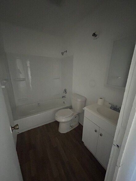 Building Photo - 211 W Washington St