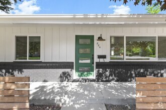 Building Photo - Incredible 4 bedroom Home in Southeast Denver