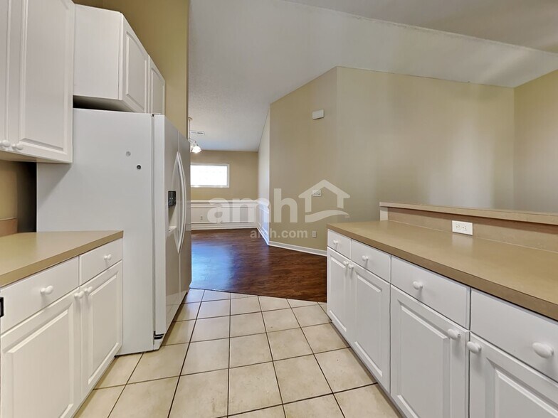 Building Photo - 132 Jupiter Ln