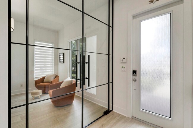 Building Photo - 5029 Grandiflora Rd