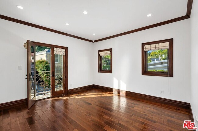 Building Photo - 2108 San Ysidro Dr