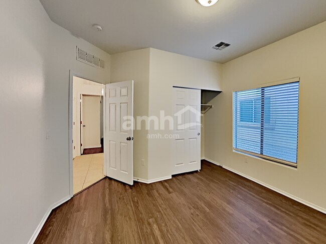 Building Photo - 298 E Calle Puente Lindo