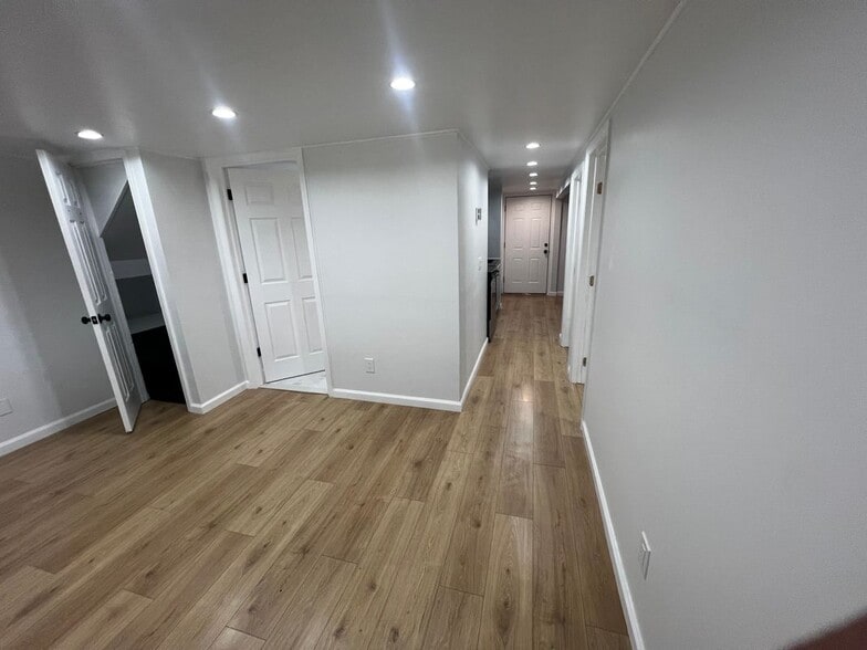 Building Photo - 25 Spruce St