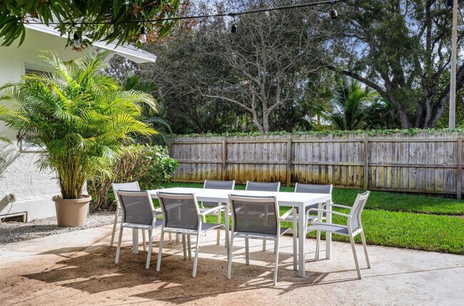 Building Photo - 5301 N Flagler Dr