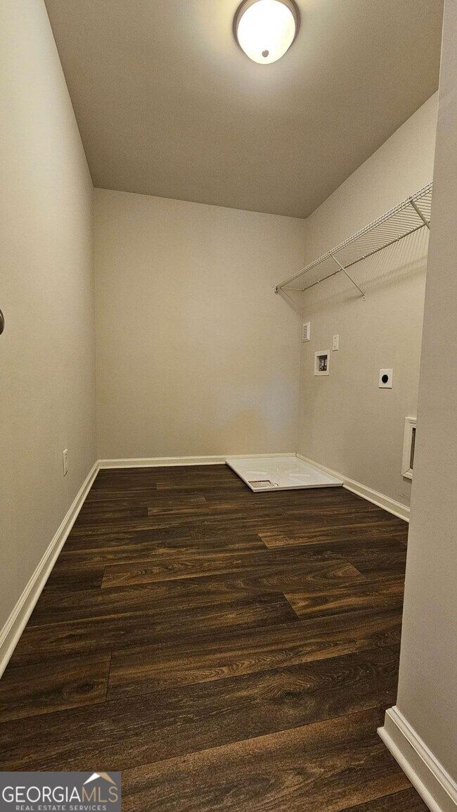 Building Photo - 551 Wagon Hill Ln