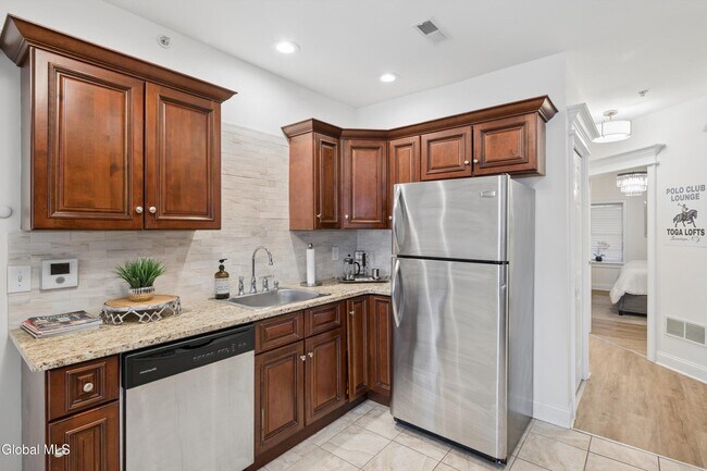 Building Photo - 425 Broadway