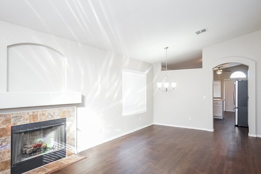 Building Photo - 7032 Village Shore Ct