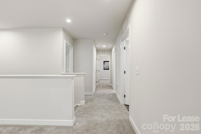 Building Photo - 862 Heathway Dr