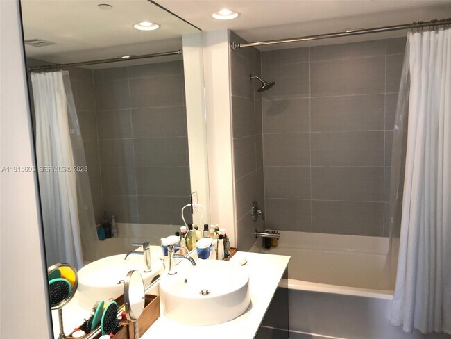 Building Photo - 31 SE 6th St