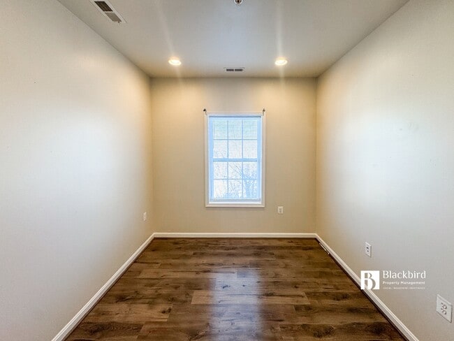 Building Photo - 5030 B St SE