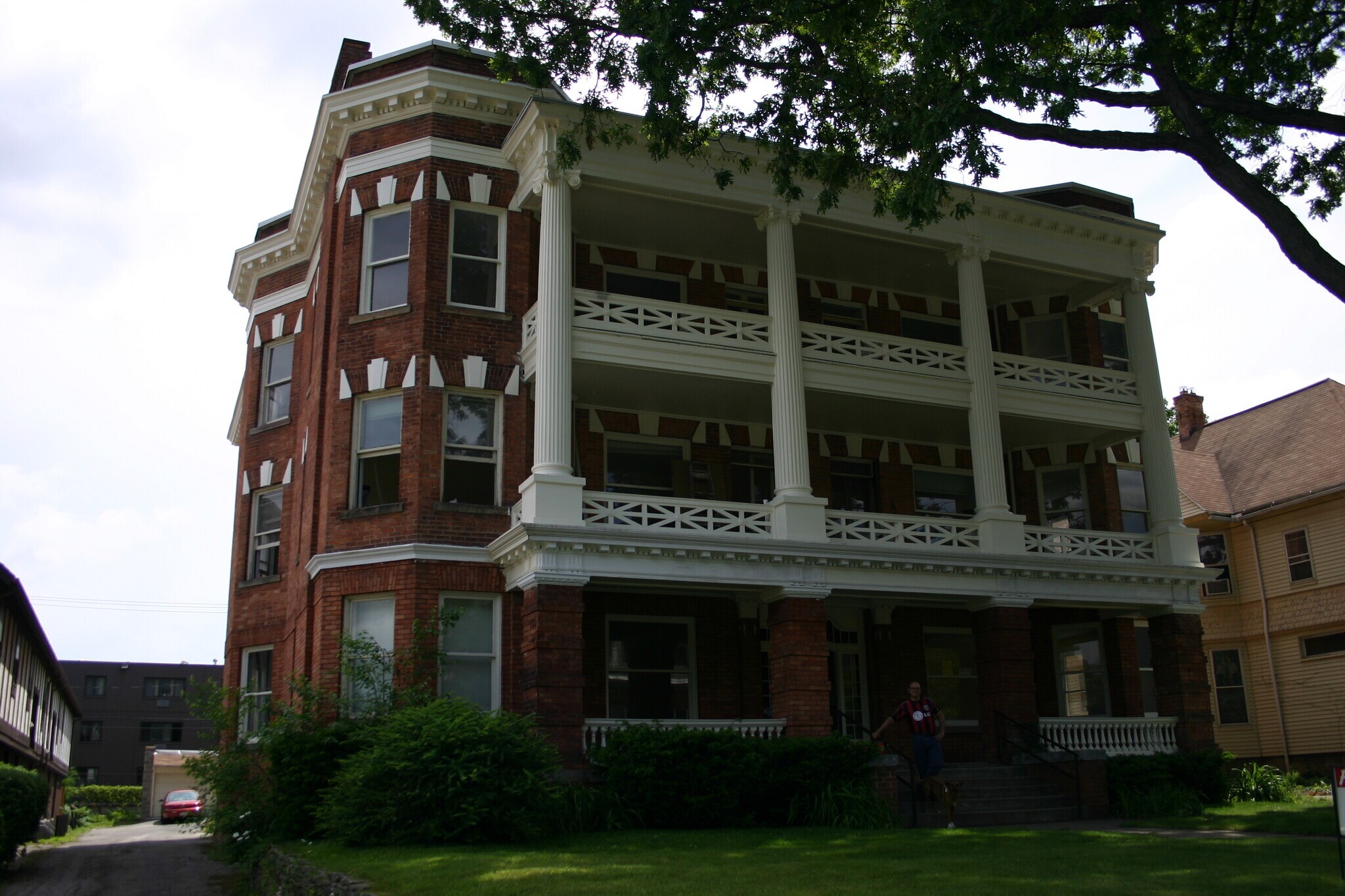 Building Photo - 2130 Scottwood Ave