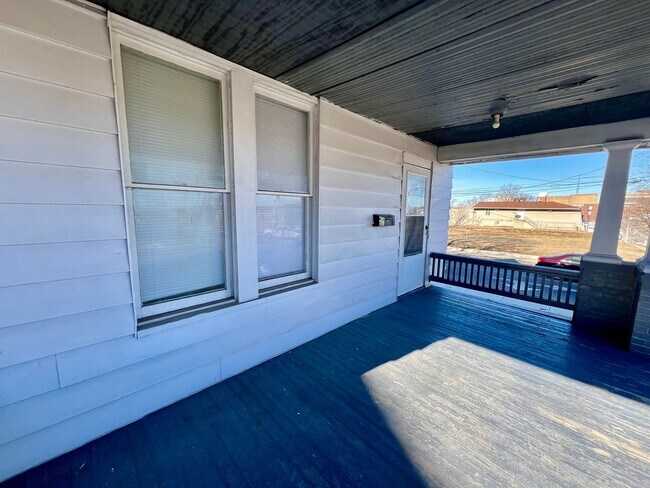 Building Photo - 701 S. Center