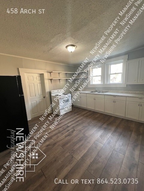 Building Photo - 458 Arch St