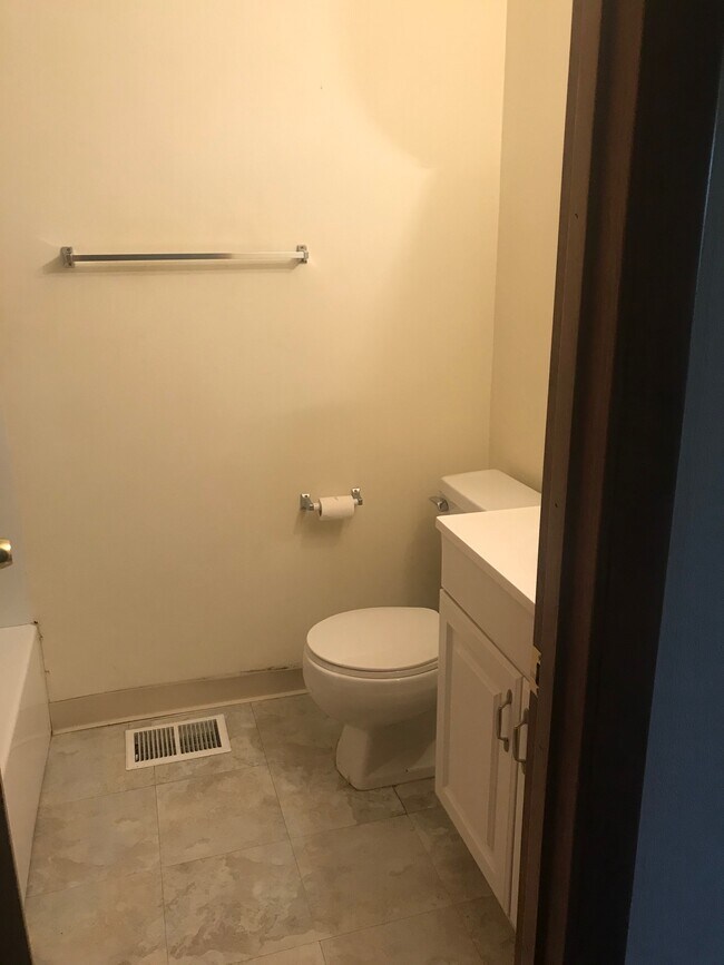 Building Photo - 3860 Niles Carver Rd