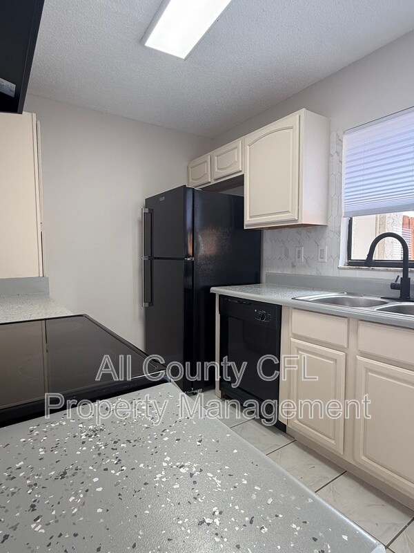Building Photo - 1625 Long Ridge Ct