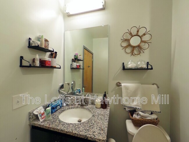 Building Photo - 1101 Hawthorne Ln