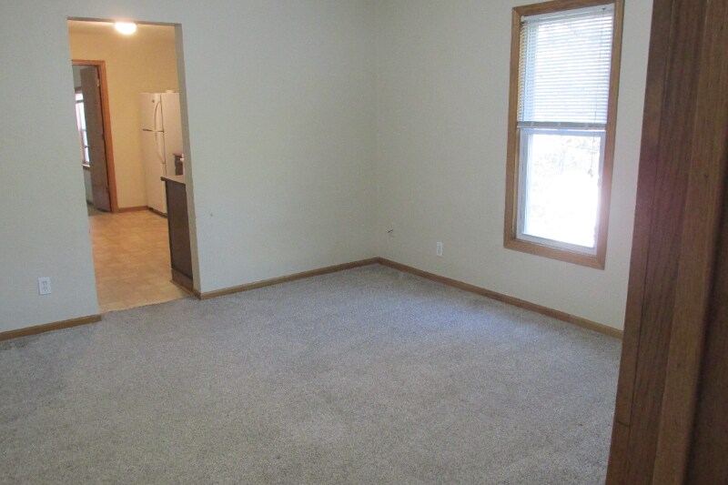 Building Photo - 404 Wood St N