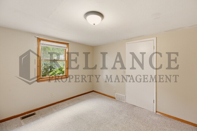 Building Photo - 1028 W Munnell Ave