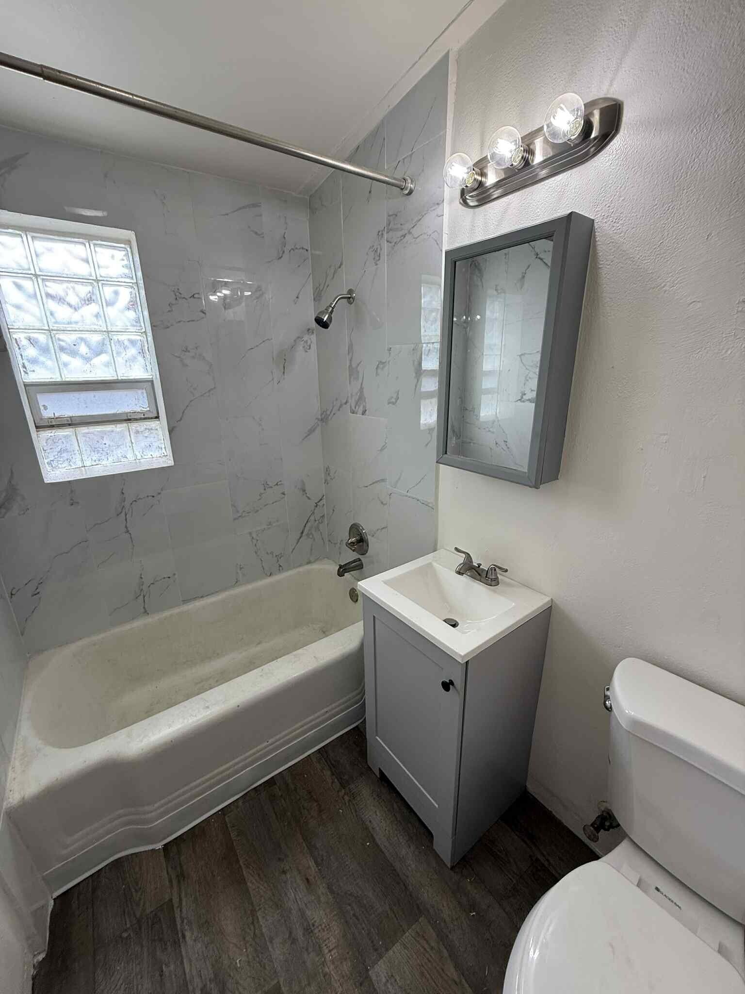 Building Photo - 2702 E Elm St