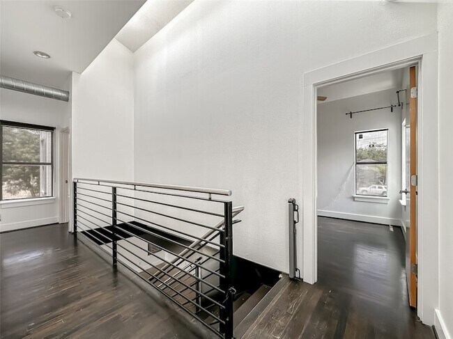 Building Photo - 417 S Beacon St