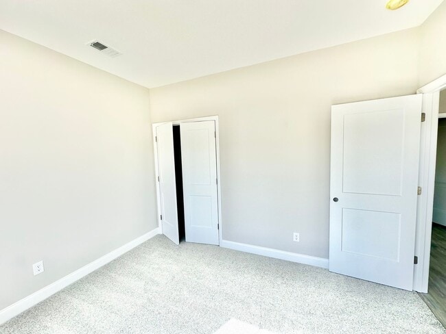 Building Photo - 416 S Confederate Ave