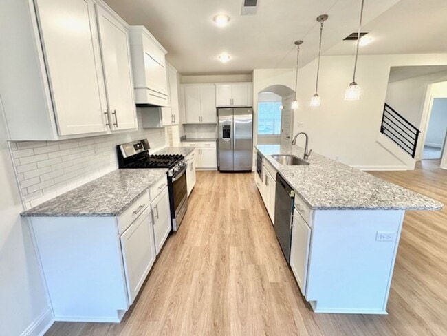 Building Photo - NewburyDr7464