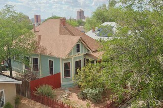 Building Photo - HISTORIC QUEEN ANNE 3 Bedroom  2 Bath