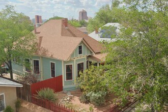 Building Photo - HISTORIC QUEEN ANNE 3 Bedroom  2 Bath
