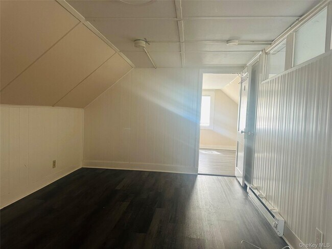 Building Photo - 18 Taylor Ave