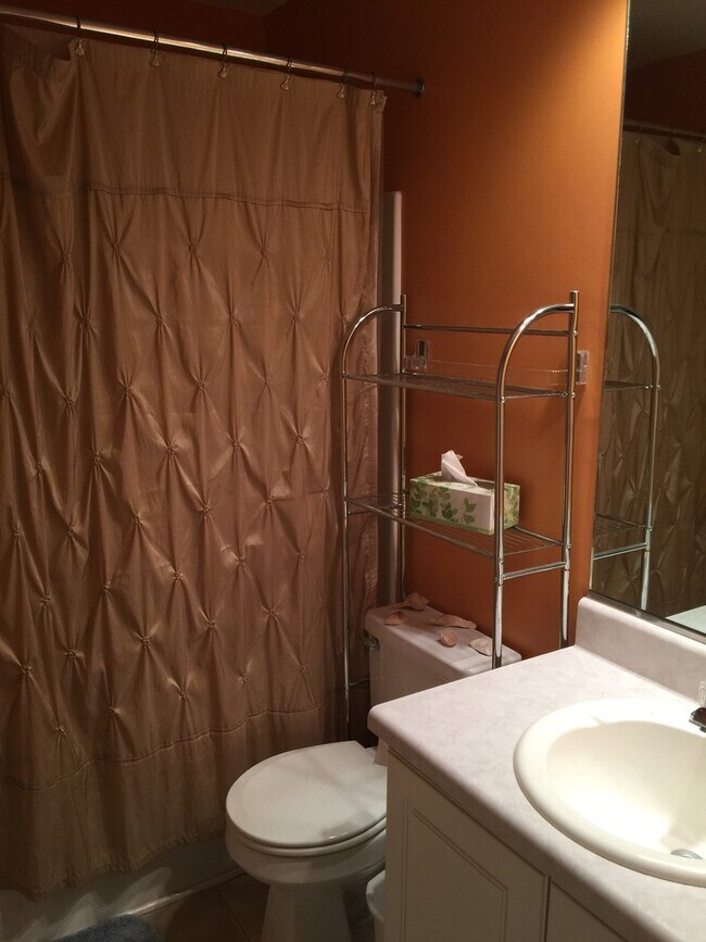 Building Photo - Furnished 2 Bed, 2 Bath Condo