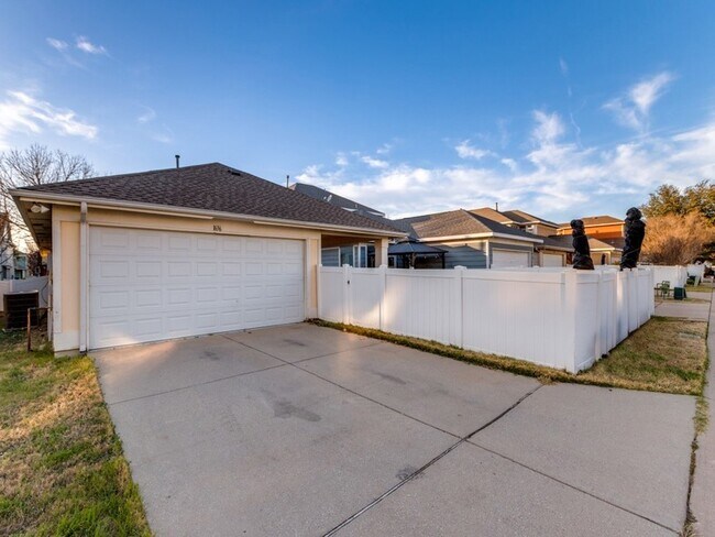 Building Photo - 1636 Spanish Moss Wy
