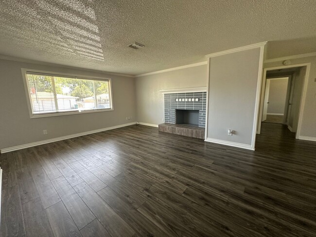 Building Photo - 5301 Bel Aire Dr